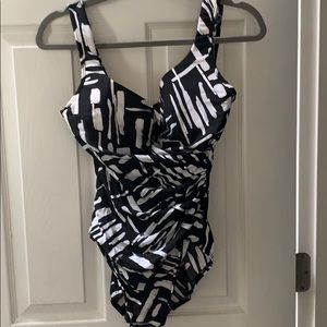 Women’s bathing suit